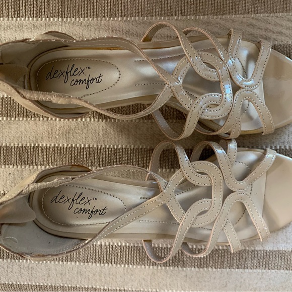 Dexflex Comfort Tan Cream Sandals SIZE 7 - Picture 3 of 7